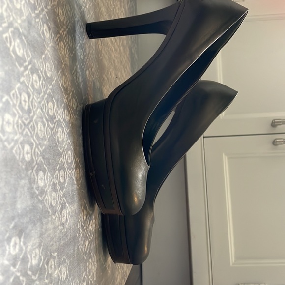 Gucci platform. Condition Good. Size 40 - Picture 2 of 4